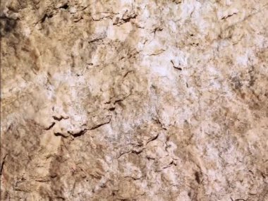 Çatlaklı ve çizikli taş dokusu