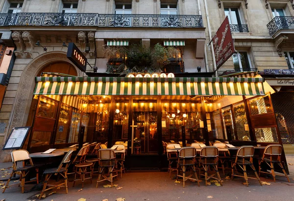 法国巴黎 2022年12月4日 弗洛雷斯是位于豪斯曼大道的一家传统法国餐馆 离文多姆广场 拉法耶特画廊和加尼耶歌剧院很近 — 图库照片