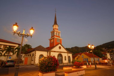 The Saint-Henri church of Anses-d'Arlet, near the beach, is known as one of the most beautiful sites of Martinique. It was built in the second half of the seventeenth century.
