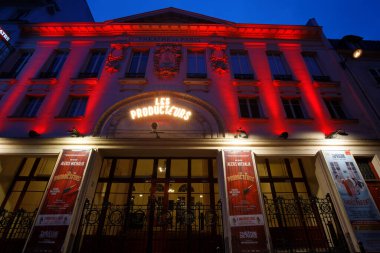 Paris, Fransa-29 Nisan 2023: 1730 yılında Richelieu Dükü tarafından inşa edilen Paris Tiyatrosu, şehrin sembolik bir yeridir. Paris 'in 9. bölgesinde yer alıyor..