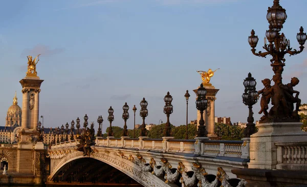 알렉상드르 Alexandre Iii 파리의 가로지르는 다리이다 다리는 도시에서 화려하고 다리로 — 스톡 사진