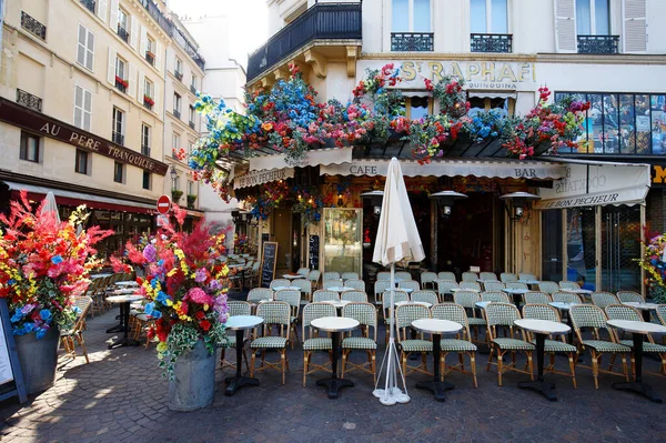 2023年5月29日 法国巴黎 勒庞咖啡馆 Bon Pecheur 是一个角落的咖啡馆 装饰着鲜花 它位于巴黎第一区Chatelet区附近 — 图库照片