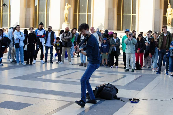 Paris France May 2023 Street Violonist Trocadero Square Located Front — Stock Photo, Image