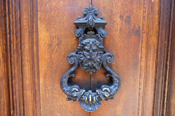 Европейский Старинный Металлический Кованый Металлический Дверной Стук Дизайн Детали Paris — стоковое фото