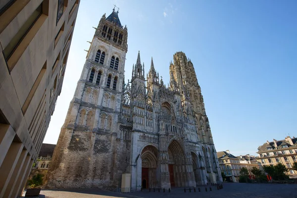 Rouen Katedrali Rouen, Normandy, Fransa için bir Roma Katolik Gotik Katedrali var. Ana cephe