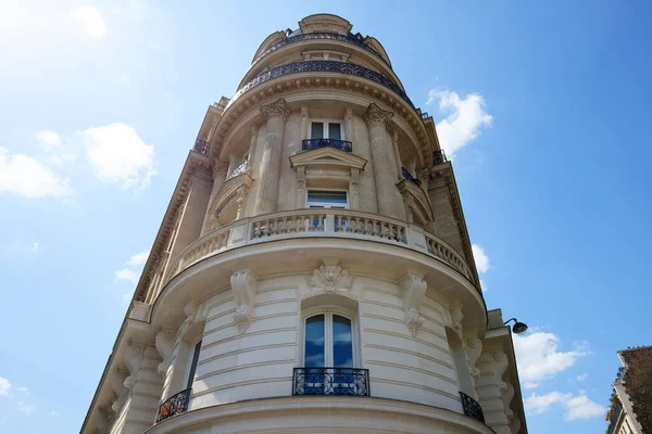Façade Maison Française Traditionnelle Avec Des Balcons Des Fenêtres Typiques — Photo