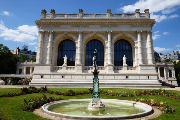 stock image PARIS - July 06, 2023 : Palace Galliera exterior and garden view on September 30, 2015 in Paris, France. Palais Galliera, neo-reinassance architecture now hosts dress, costumes and fashion collections.