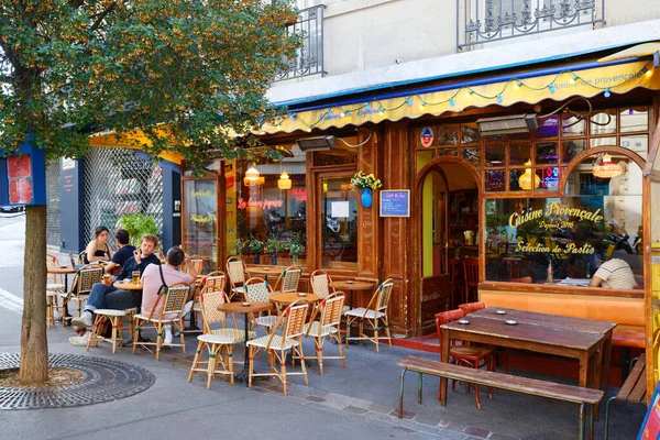París Francia Julio 2023 Restaurante Tradicional Francés Mademoiselle Raymonde Encuentra — Foto de Stock