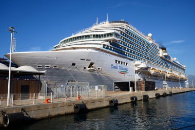 Ajaccio, Fransa - 25 Temmuz 2023: Costa Diadema, Costa Crociere tarafından işletilen rüya sınıfı yolcu gemisi Ajaccio limanına yanaştı. Korsika Adası.