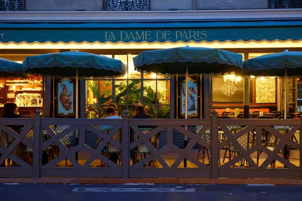 Paris França Setembro 2023 Restaurante Típico Parisiense Dame Paris Noite — Fotografia de Stock