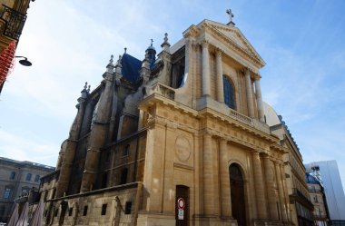 Tapınak Protestanı Oratoire, Louvre Müzesi 'nin karşısındaki caddenin karşısındaki Paris' in birinci arrondissement bölgesindeki Saint-Honore sokağında bulunan tarihi Protestan kilisesidir. 1611 'de kuruldu..