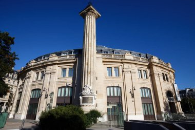 Paris, Fransa-24 Eylül 2023: La Bourse de Commerce, Pinault Koleksiyonu 'nun bir parçası olan modern sanata adanmış bir müzedir. Paris 'in Les Halles bölgesinin batı ucunda yer almaktadır..