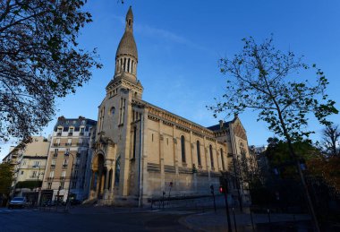 Notre-Dame-d 'Auteuil, 16e arrondissement de Paris' te Auteuil Hill 'de yer alan bir Roma Katolik kilisesidir. 1892 'de Romano-Bizans tarzında tasarlandı.