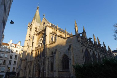 Saint Severin kilisesi 1230 yılında inşa edildi, sonra bir yangından sonra, 15. ve 17. yüzyıllarda Flamboyant Gotik tarzında yeniden inşa edildi ve genişletildi. Paris mi? Fransa.