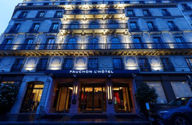 Paris, Fransa-7 Şubat 2024 Fauchon Lüks Otel Paris, Fauchon markasının efsanevi evi evi evi evi Place de la Madeleine 'de yer almaktadır..