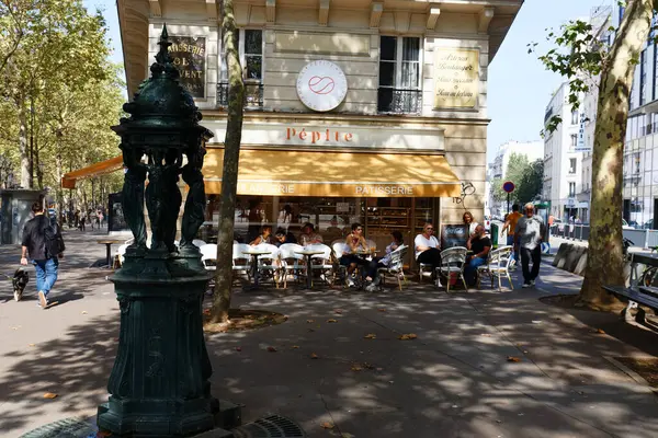 Stock image Paris, France-Septembre 01, 2024 : Pepite is an artisanal bakery and pastry shop, located at the corner of rue Leon Frot and boulevard Voltaire in the 11th district of Paris.