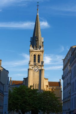 Paris 'in 15. bölgesinde bulunan Katolik Aziz Lambert de Vaugirard Kilisesi. Fransa