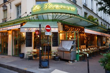 Paris, Fransa... 3 Kasım 2024: Geleneksel Fransız Kafesi Sancerre. Paris 'in 3. bölgesinde, Rue de Bretagne' da..