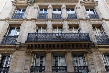 Paris binasının tipik dış görünüşü, Fransa.