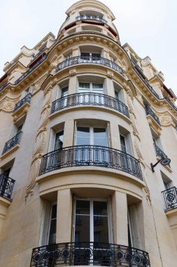 Paris binasının tipik dış görünüşü, Fransa.