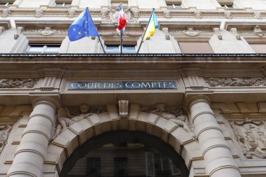 Paris, Fransa - 10 Mayıs 2025: Sayıştay - Cour des compates in French. Paris 'teki Rue Cambon' da. Bir Fransız idari mahkemesi, çoğu kişinin mali denetimini yürütmekle suçlanır.