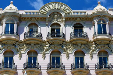 Monte Carlo 'da. Monako - 26 Temmuz 2025: The Hotel Hermitage Monte-Carlo Belle Epoque (1890 - 1896, mimar Nicolas Marquet). Monte-Carlo Oteli 'nin 5 yıldızlı 278 odası var..