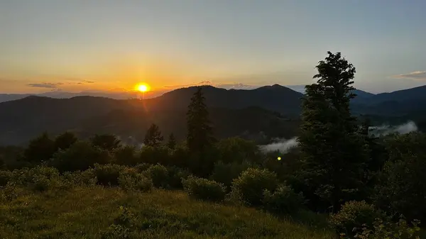 Ukrayna dağlarında gün batımı