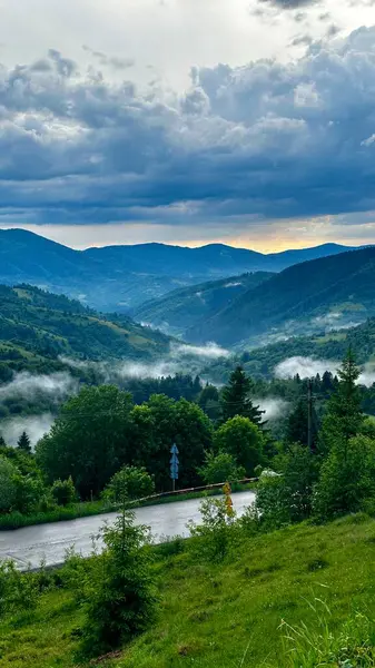 Ukrayna dağlarında gün batımı