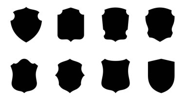 Kalkan vektör simgesi ayarlandı. Kol amblemi. Mahremiyet, güvenlik ve savunma etiketi. Sigorta, garanti logosu. Antivirüs işareti. Eski çerçeve.