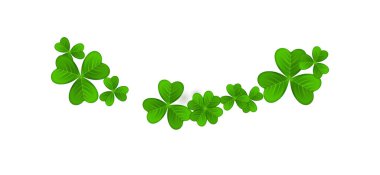 Gerçekçi yonca çelengi elementi. Yuvarlak yonca çerçevesi. Yeşil yapraklar çiçek çelengi. Trefolil sınırı. Aziz Patrick Günü tebrik kartı süslemesi. İrlanda geleneği motifi. Vektör illüstrasyonu EPS 10