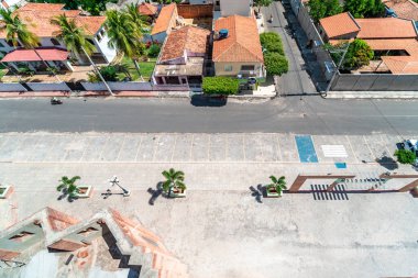 Bom Jesus da Lapa, Brezilya - 25 Şubat 2022: Katedral Nossa Senhora do Carmo ve şehir manzarası.