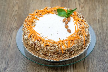 Havuçlu Kek ile fındık ve krem.