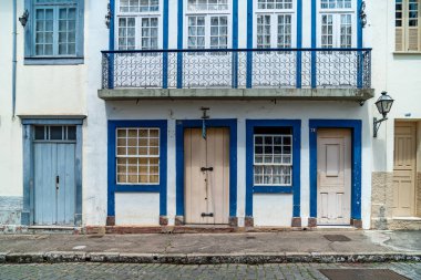 Güney Amerika 'daki küçük kasabaların ön cepheleri.