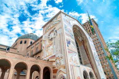 Brezilya 'daki Aparecida Meryem Ana Bazilikası. Yüksek kalite fotoğraf