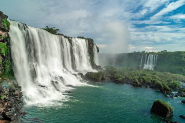 Brezilya sınırındaki Iguazu Şelalesi ve Güney Amerika 'daki Arjantin. Yüksek kalite fotoğraf