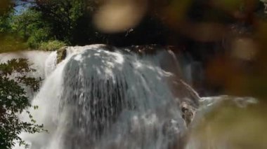 Brezilya 'da şelale doğada.