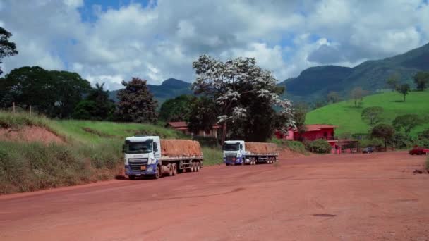 Onverharde Weg Met Gaten Braziliaanse Natuur — Stockvideo