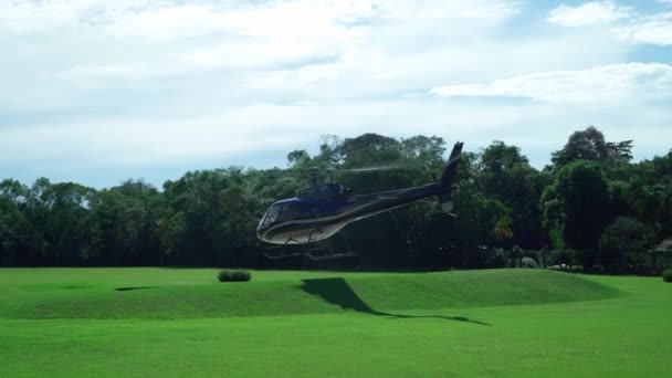 Helikopter Attraktion För Turister Iguazu Faller Högkvalitativ Film — Stockvideo