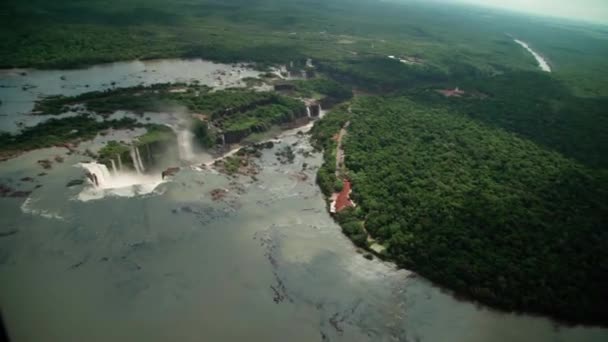 南美洲与巴西和阿根廷交界的伊瓜苏瀑布 — 图库视频影像