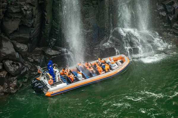 Barco Com Turistas Como Atração Iguazu Cai Imagens Alta Qualidade — Fotografia de Stock