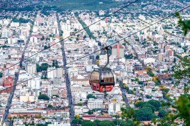 Güney Amerika 'daki Arjantin şehri Salta' nın panoraması. 