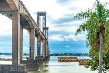 General Belgrano Köprüsü Arjantin 'de, Parana Nehri' nde. Yüksek kalite fotoğraf