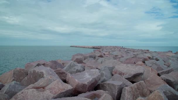 Шлях Від Каменю Маяка Океані — стокове відео