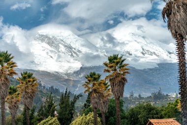 Yungay, Peru 'daki Huascaran Ulusal Parkı. UNESCO Dünya Doğal Miraslar Listesi. And Dağları 'ndaki biyosfer rezervi. 