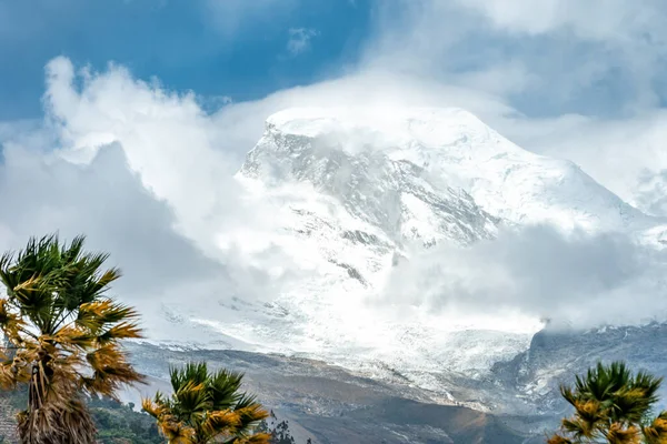 stock image the highest mountain of Peru Huascaran in the Cordillera Blanca mountain range in the Yungay province. 