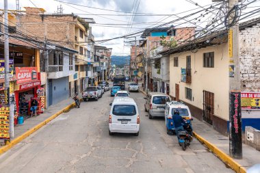 Peru - 19 Eylül 2022: Güney Amerika 'da Peru kırsalının caddesi. 