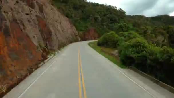 コロンビアの山岳地帯の道路に乗る タイムラプス — ストック動画