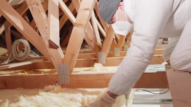 Use Glass Wool Insulate Ceiling — Stock video