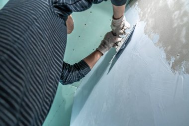 Seramik kaplamanın altındaki duvarın su geçirmez hale getirilmesi. 