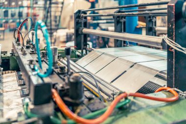 machine for adjusting and dosing plastic packaging for distribution. 